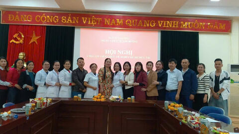 (TTYT Tam Đường) Gặp mặt chia tay viên chức nghỉ hưu theo chế độ