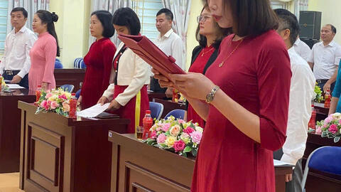 (Đảng bộ TTYT) Tổ chức kết nạp đảng viên tại các chi bộ trực thuộc