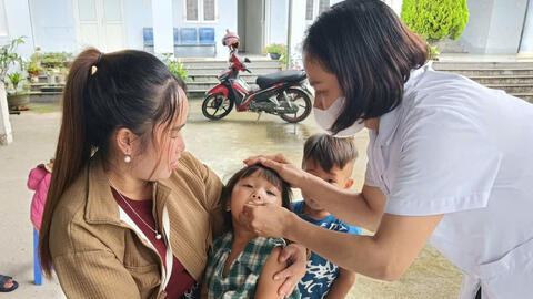 (TYT xã Bình Lư) Vitamin A – lá chắn đầu tiên bảo vệ sức khỏe trẻ em