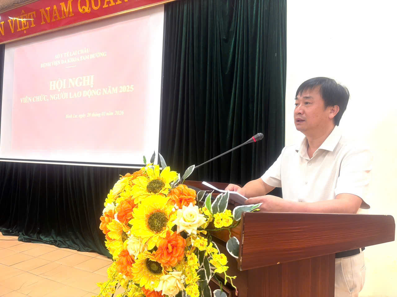 BSCKII Đặng Hữu Ngọc - Bí thư Đảng bô, Giám đốc bệnh viện phát biếu tại Hội nghị